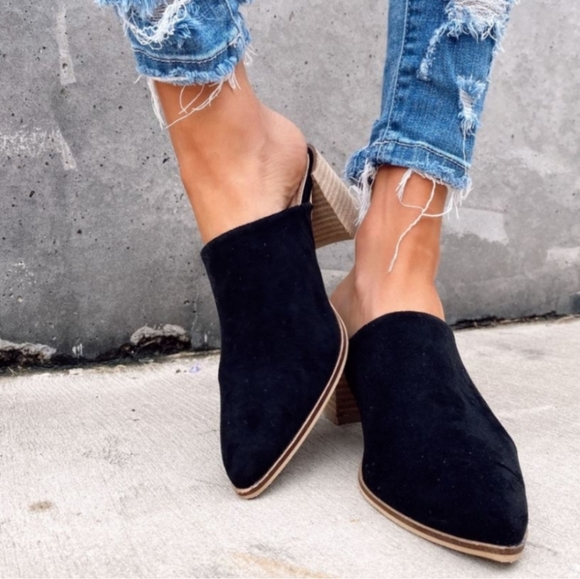 Elegant Fashion Boutique Shoes - Black Vegan Suede Mules